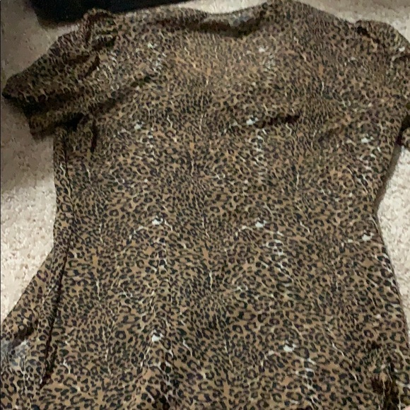 Business or formal button up blouse - Picture 3 of 4